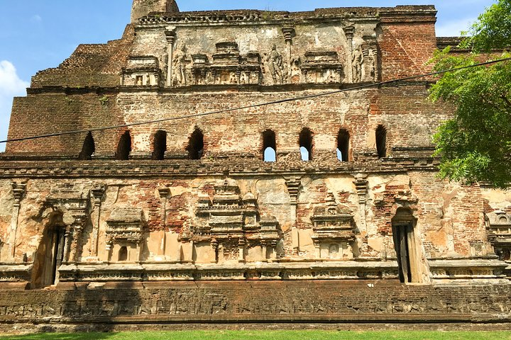 Ritigala, Kala Wewa and Namal Uyana from Sigiriya - Photo 1 of 8